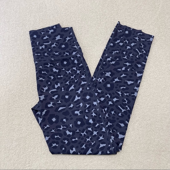 Aerie Offline Blue Leopard 7/8 Leggings | Hi-rise - Picture 2 of 4